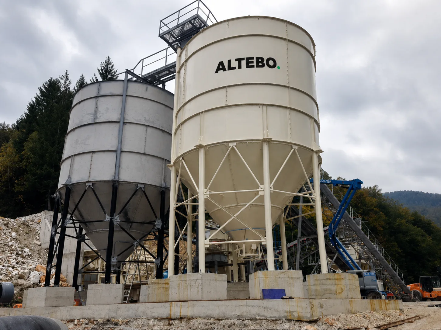 Large-capacity modular silos built by Altebo